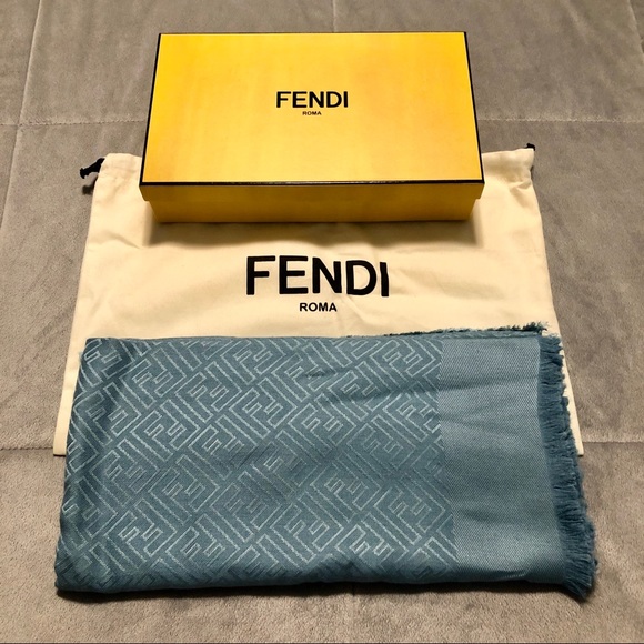 ⛔️SOLD⛔️ Fendi FF Shawl Scarf Brand New In Box - Picture 2 of 8